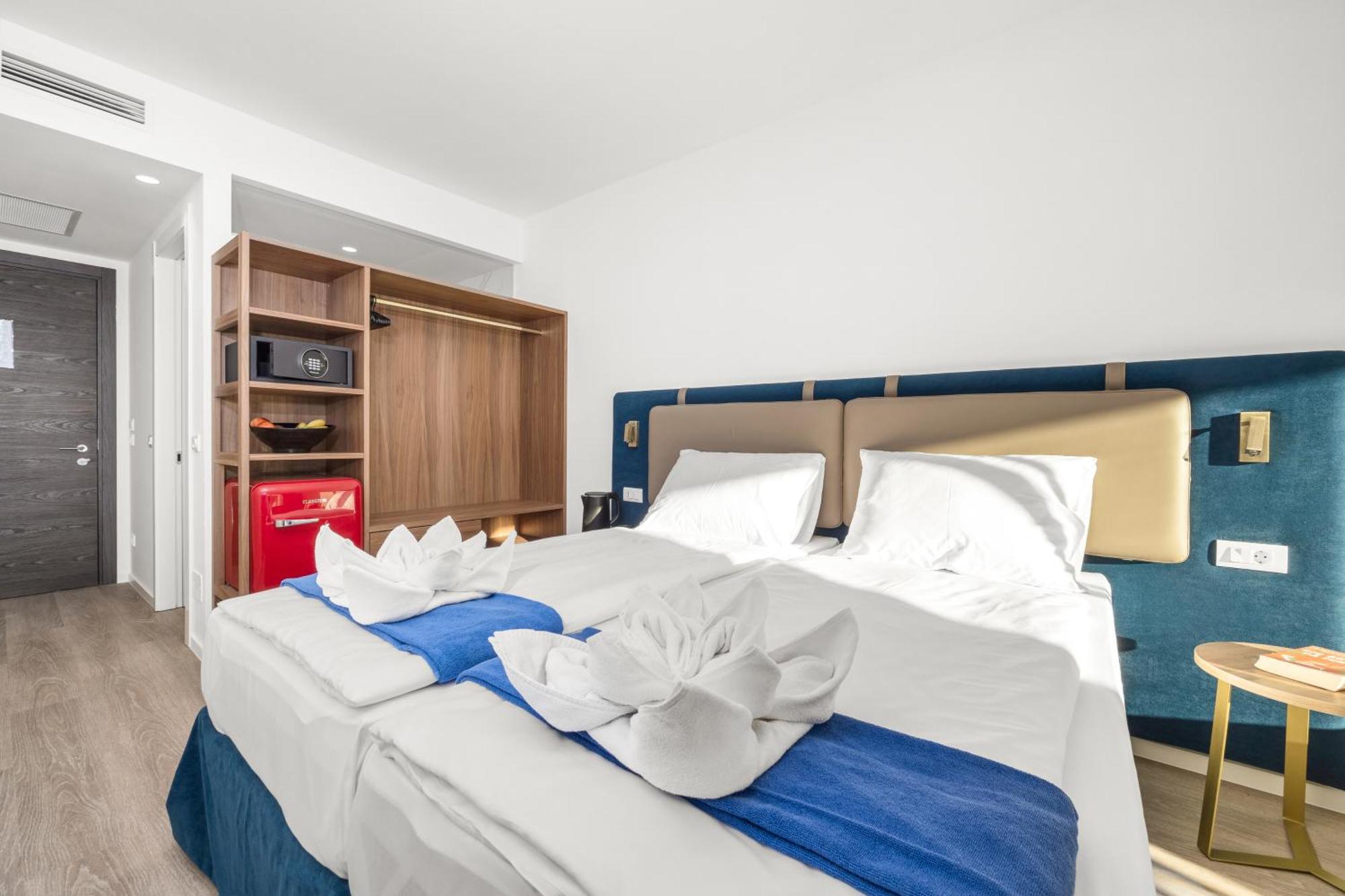 Triple Room with Balcony - Pool Side